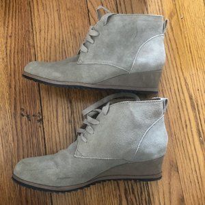 NWT Susina Light Taupe Suede Wedge Booties W6.5